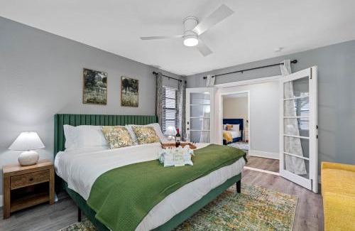 North Hyde Park Casa | Outdoor Games, Firepit, King bed, BBQ Grill, Close to Downtown and attractions