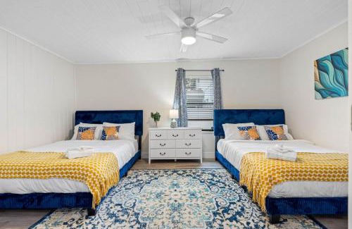 North Hyde Park Casa | Outdoor Games, Firepit, King bed, BBQ Grill, Close to Downtown and attractions