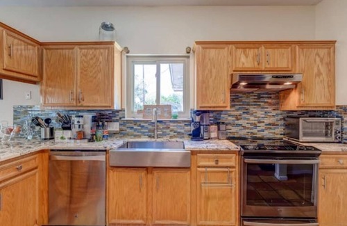 Leander Casa | Huge Covered Patio | Spa | 4 mins to Lake | Views!