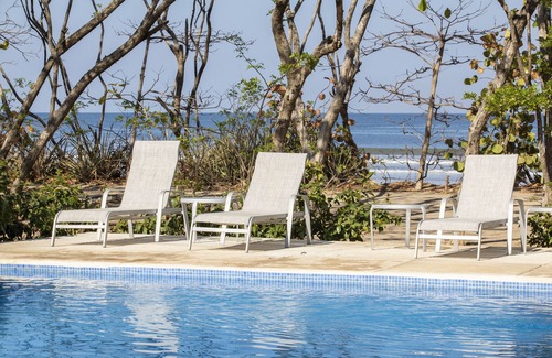 Playa Grande Villa | Vida al aire libre en absoluta privacidad Pasos desde la orilla del agua