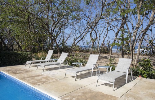Playa Grande Villa | Vida al aire libre en absoluta privacidad Pasos desde la orilla del agua