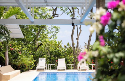 Playa Grande Villa | Vida al aire libre en absoluta privacidad Pasos desde la orilla del agua