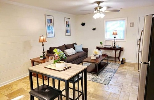 Durham Casa | Outdoor lovers! Our sleek 3 Bed flat is only minutes to the Eno River.