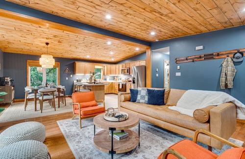 Basye Casa | Outdoor Movie Theater Hot Tub Fire Pit Game Room Cabin 2 miles from Bryce Resort