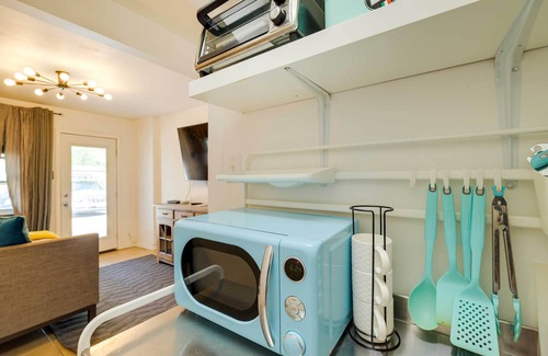 Riverside Terrace Apartamento | Outdoor Oasis + Pool: Cozy Houston Studio!