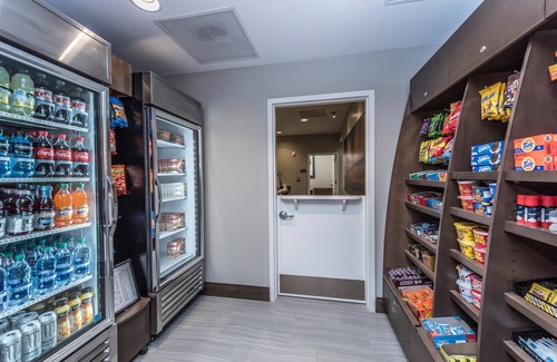 Charleston Apartamento | Outdoor Pool + Free Wi-Fi | Great Location!