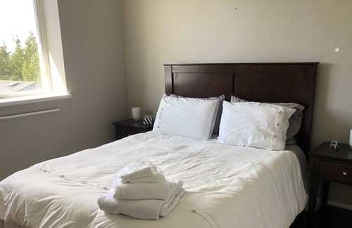 Powell River Casa | Outdoor space, a view, and pet friendly!