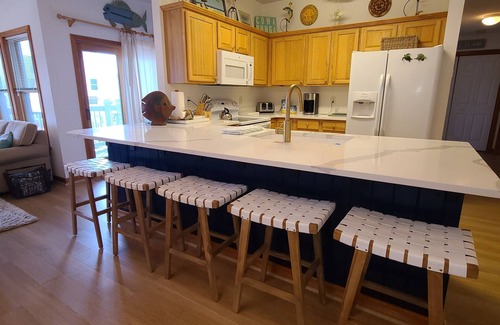 Manteo Condominio | Outer Banks hermoso condominio frente al mar con ascensor!