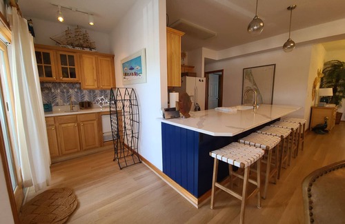 Manteo Condominio | Outer Banks hermoso condominio frente al mar con ascensor!