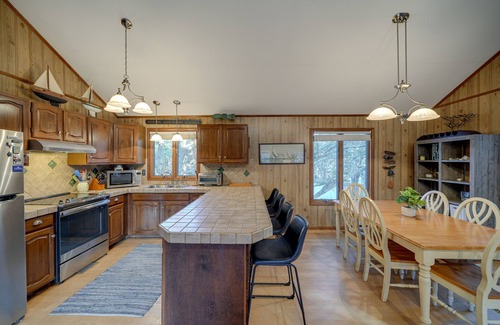 Southern Shores Casa | Outer Banks Retreat - Walk to Beach!