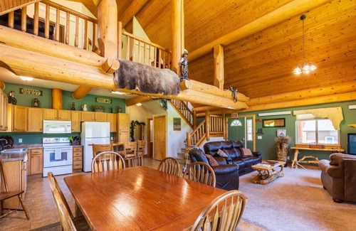 Rapid City Cabina | Outlaw Inn | 3 Bed, 2 Bath