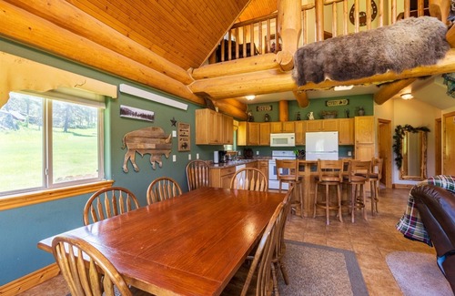 Rapid City Cabina | Outlaw Inn | 3 Bed, 2 Bath