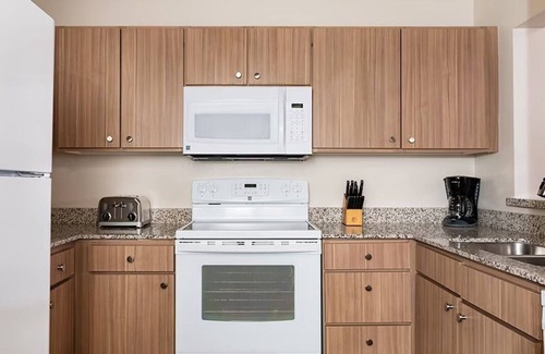 Enterprise Condominio | Outlet Shopping, Lazy River Bliss & Vegas Nights: Your Ideal Southern Stay.