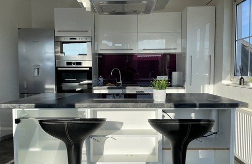 Parndorf Apartamento | Outletcenter apartment with pool & terrace