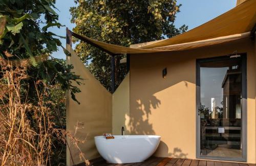 Mandla Cabina | Outpost 12, A Sinali Experience, Kanha