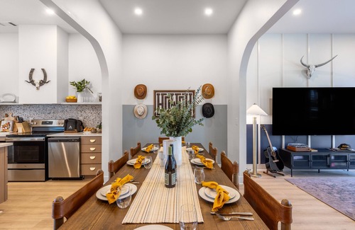 Five Points Casa | Outrider 104 by AvantStay | Close to Downtown & Broadway | Private Balcony