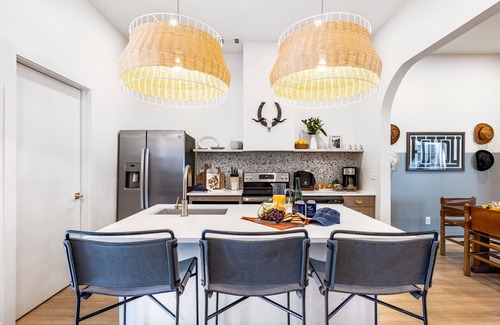 Five Points Casa | Outrider 104 by AvantStay | Close to Downtown & Broadway | Private Balcony