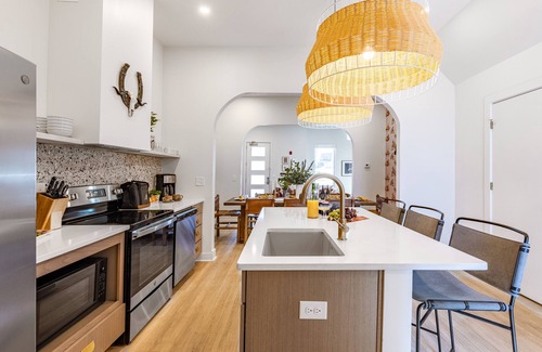 Five Points Casa | Outrider 104 by AvantStay | Close to Downtown & Broadway | Private Balcony