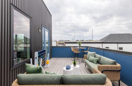 Five Points Apartamento | Outrider 113 by AvantStay Accessible Bathrooms