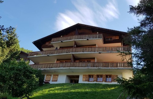 Saint-Luc Apartamento | Exterior: apartamento de 3 habitaciones para 4 personas en el segundo piso, amplio balcón con muebles de jardín -Interior