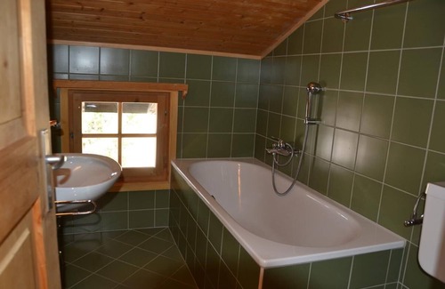 Saint-Luc Apartamento | Exterior: ático en el segundo piso de un chalet, para 2-4 personas, acceso desde