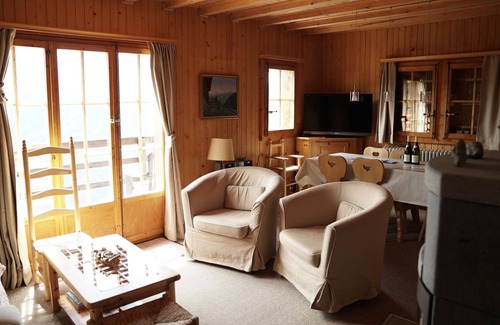 Chandolin Chalet De Esquí | Outside chalet for 6 people, balcony, terrace and garden Inside : 85 m2, closed entrance hall, livin