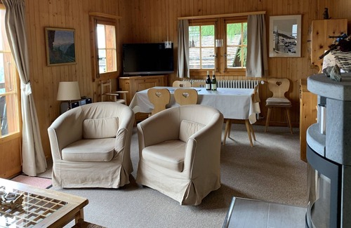 Chandolin Chalet De Esquí | Outside chalet for 6 people, balcony, terrace and garden Inside : 85 m2, closed entrance hall, livin
