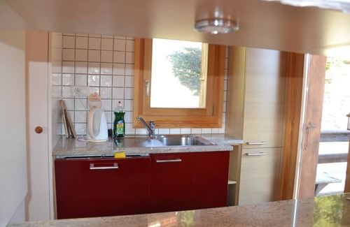 Saint-Luc Chalet De Esquí | En el exterior: chalet cerca del centro del pueblo, terraza y balcón con muebles de jardín, bonitas vistas.