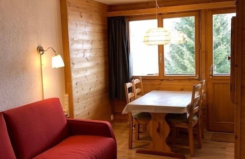 Chandolin Apartamento | Outside : Living on the 3rd floor of an apartment house, in Chandolin, for 2-4 persons, balcony with