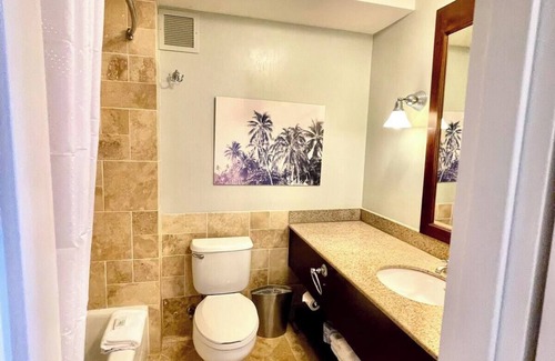 Hanamaulu Complejo | OUTSTANDING OCEAN AND POOL VIEWS FROM TOP FLOOR! GREAT DEAL WITH NO RESORT FEES!