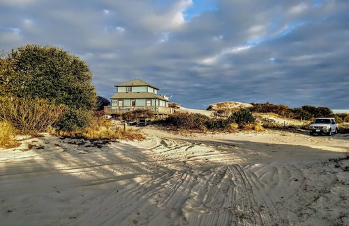 Corolla Casa | Excepcionales vistas al mar! Casa de playa simple en camino privado de arena en Corolla