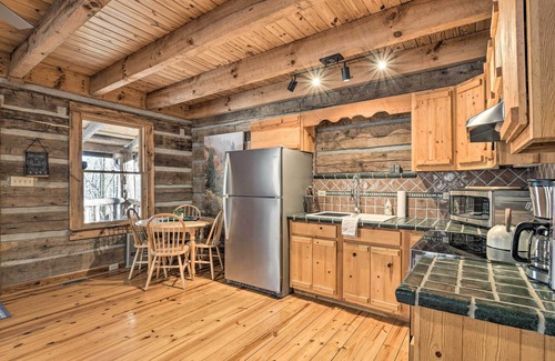 Saluda Cabina | Over 6 Acres of Hiking Trails: Luxe Saluda Cabin!