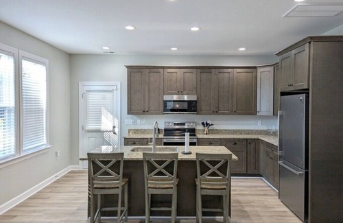Elizabeth City Casa | Over the Railroad, Private Modern Farmhouse w/ Late Checkout
