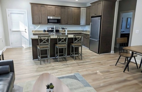 Elizabeth City Casa | Over the Railroad, Private Modern Farmhouse w/ Late Checkout