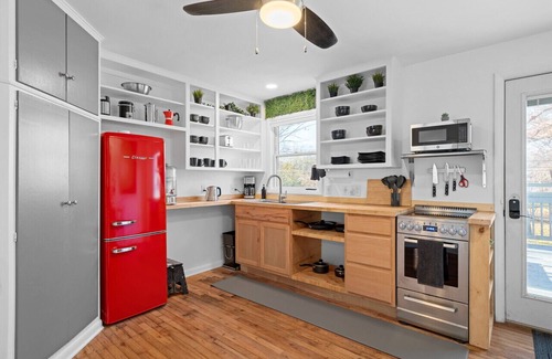 Overland Park Casa | Overland Park Retreat