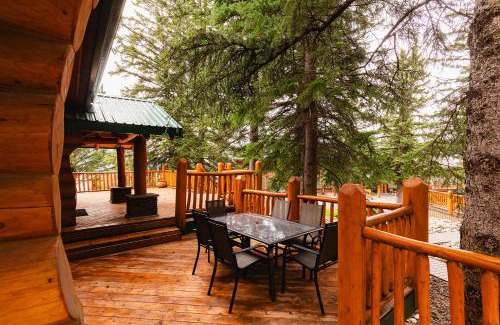 Jasper East Cabina | Overlander Mountain Lodge