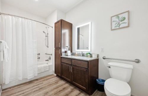 Farragut Apartamento | Overlook 2103 I Luxury Redefined I Free Parking