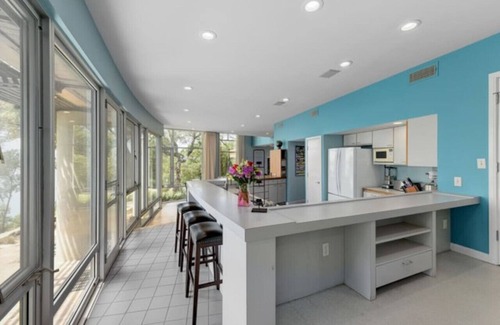 Hudson Bend Casa | 'Overlook Landing'- Lake Views! Hot Tub | Secluded