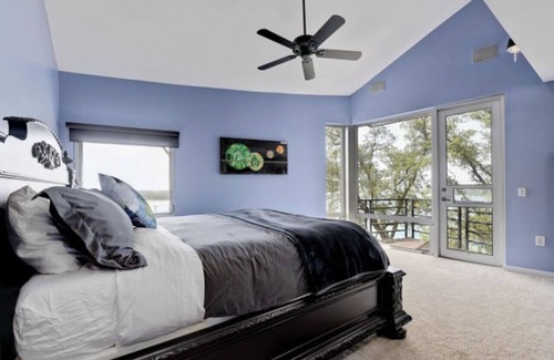 Hudson Bend Casa | 'Overlook Landing'- Lake Views! Hot Tub | Secluded