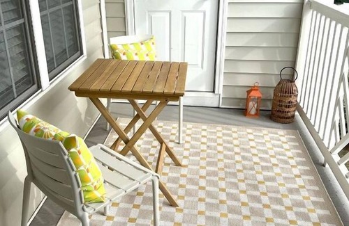 High Point Condominio | Overlook Retreat Across from Carolina Core. Pet and Remote Work Friendly!