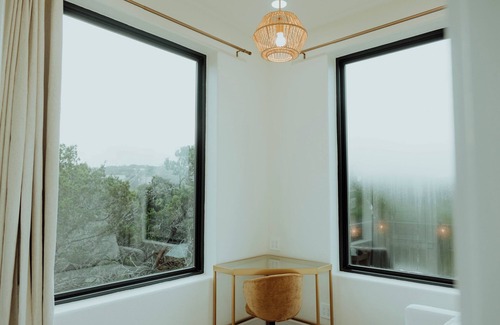 Canyon Lake Cabina | Overlook Tower - Views, Hot Tub, RV/Tesla Hookup & Plenty of Parking!
