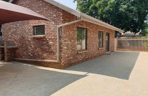 Klerksdorp Apartamento | Overnight stay. Self-catering.