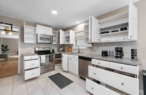 Merriam Casa | Overnight.