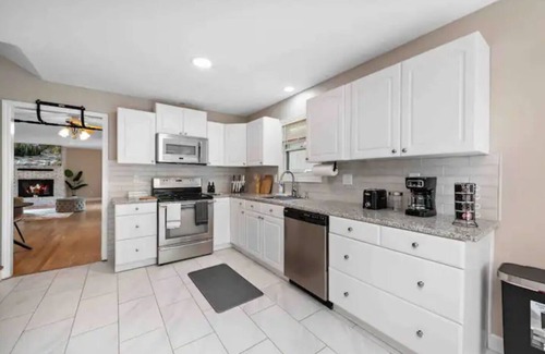 Merriam Casa | Overnight.