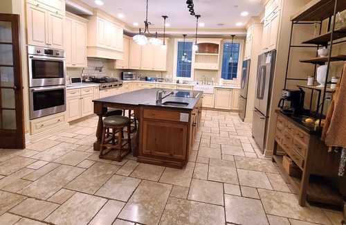 Ulster Park Casa | Oversized Country house, Quiet Retreat & Gathering space ~NEW !!!