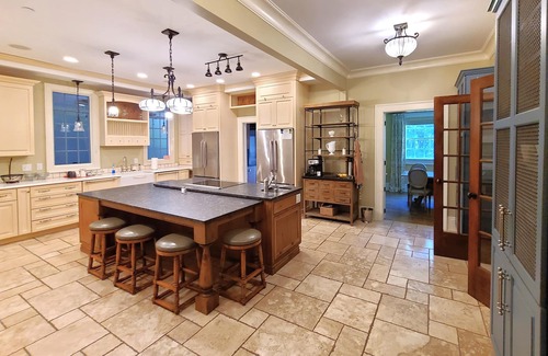 Ulster Park Casa | Oversized Country house, Quiet Retreat & Gathering space ~NEW !!!