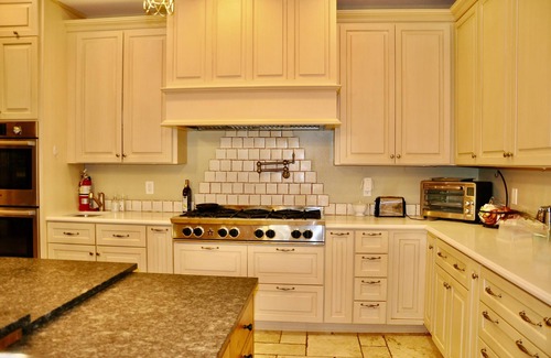 Ulster Park Casa | Oversized Country house, Quiet Retreat & Gathering space ~NEW !!!