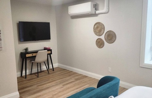 Kitchener Apartamento | Oversized Trendy Studio Unit in Prime Downtown location