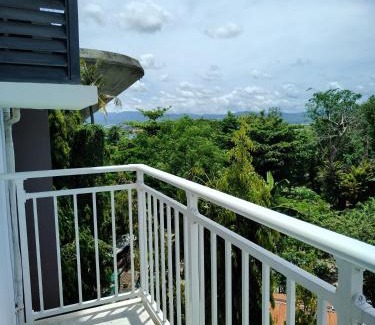 Mactan Export Processing Zone Apartamento | OVERTIME STAYCATION - Nearest to Airport with FREE POOL & GYM ACCESS