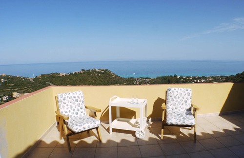 Costa Rei Villa | Descripción general en Monte Nai, terraza, barbacoa, plaza de aparcamiento. Billetes de barco con descuento